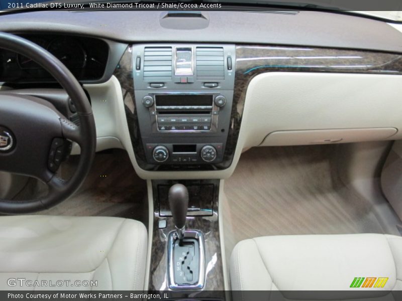 White Diamond Tricoat / Shale/Cocoa Accents 2011 Cadillac DTS Luxury
