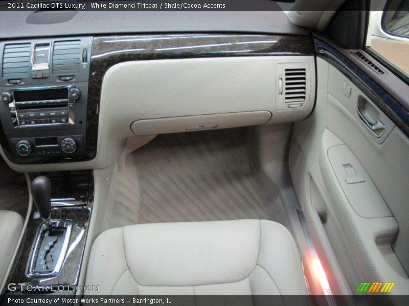 White Diamond Tricoat / Shale/Cocoa Accents 2011 Cadillac DTS Luxury