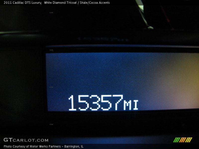 White Diamond Tricoat / Shale/Cocoa Accents 2011 Cadillac DTS Luxury