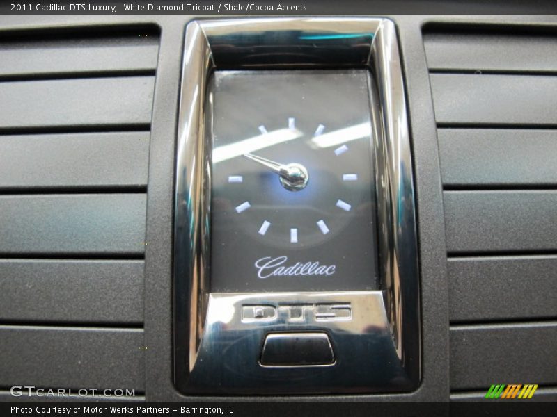 White Diamond Tricoat / Shale/Cocoa Accents 2011 Cadillac DTS Luxury