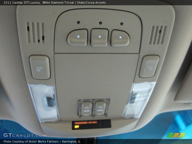 White Diamond Tricoat / Shale/Cocoa Accents 2011 Cadillac DTS Luxury
