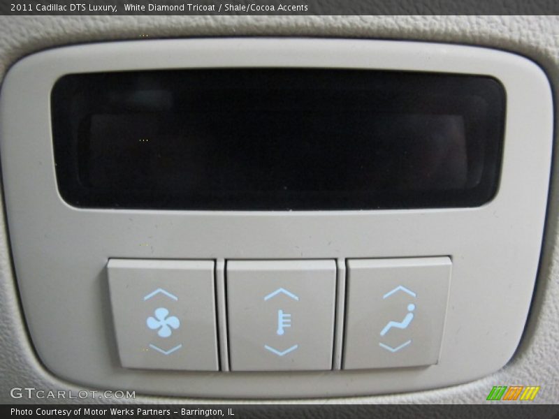 White Diamond Tricoat / Shale/Cocoa Accents 2011 Cadillac DTS Luxury