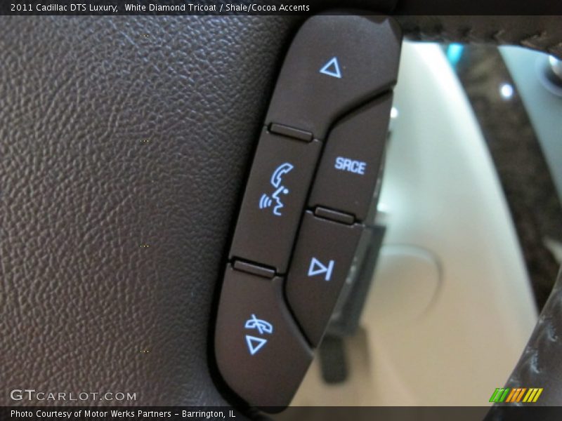 White Diamond Tricoat / Shale/Cocoa Accents 2011 Cadillac DTS Luxury