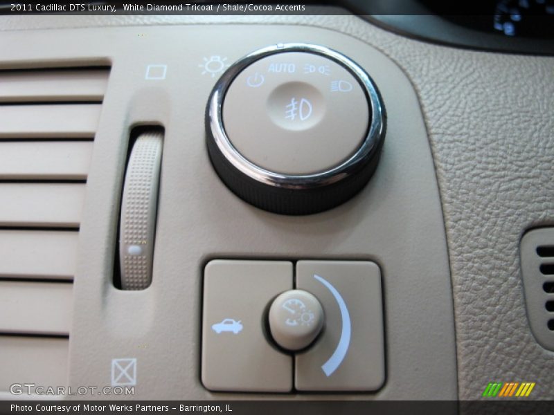 White Diamond Tricoat / Shale/Cocoa Accents 2011 Cadillac DTS Luxury