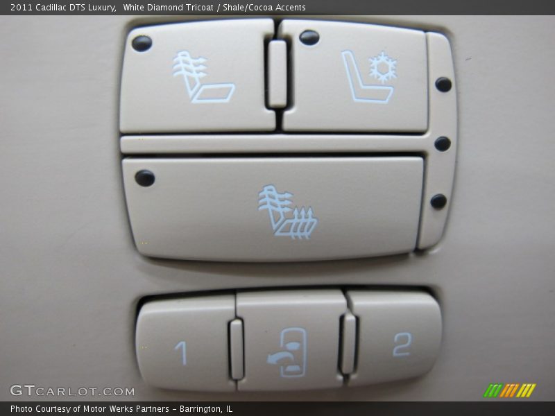 White Diamond Tricoat / Shale/Cocoa Accents 2011 Cadillac DTS Luxury
