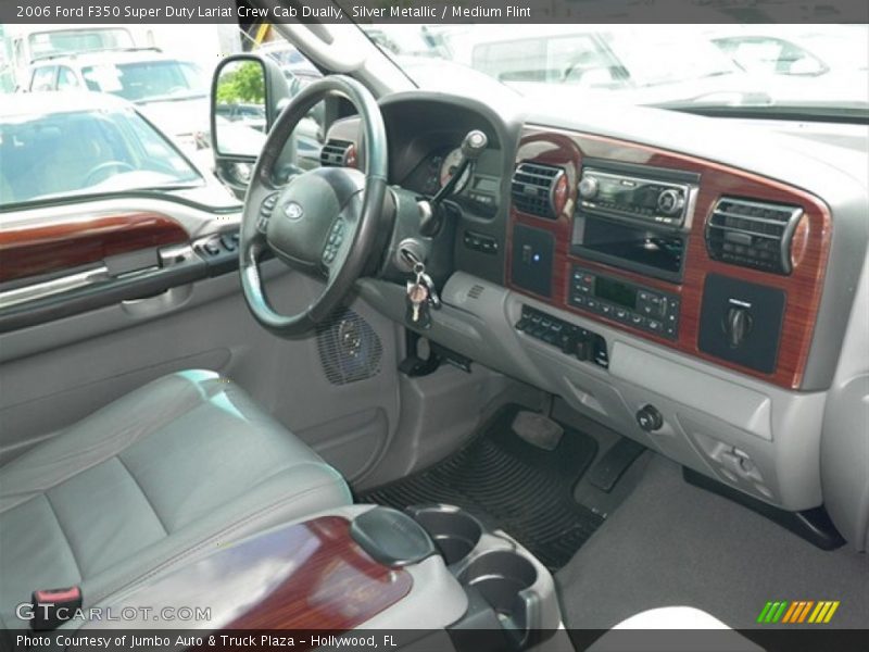 Dashboard of 2006 F350 Super Duty Lariat Crew Cab Dually