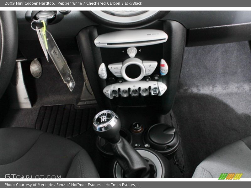 Pepper White / Checkered Carbon Black/Black 2009 Mini Cooper Hardtop