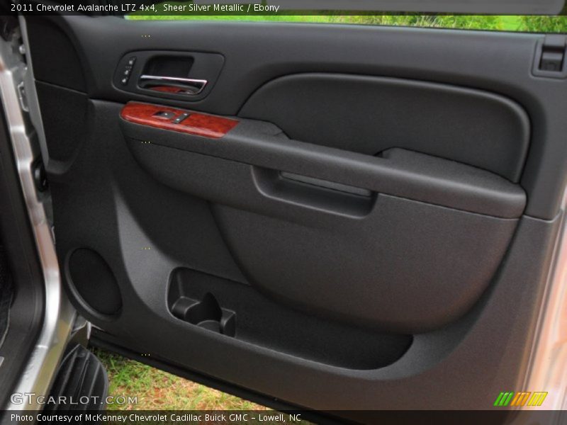 Sheer Silver Metallic / Ebony 2011 Chevrolet Avalanche LTZ 4x4