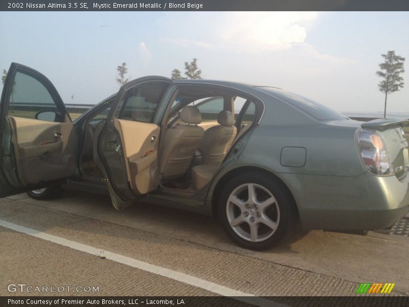 Mystic Emerald Metallic / Blond Beige 2002 Nissan Altima 3.5 SE