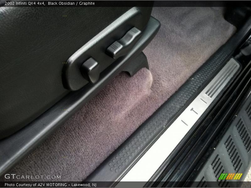 Black Obsidian / Graphite 2002 Infiniti QX4 4x4