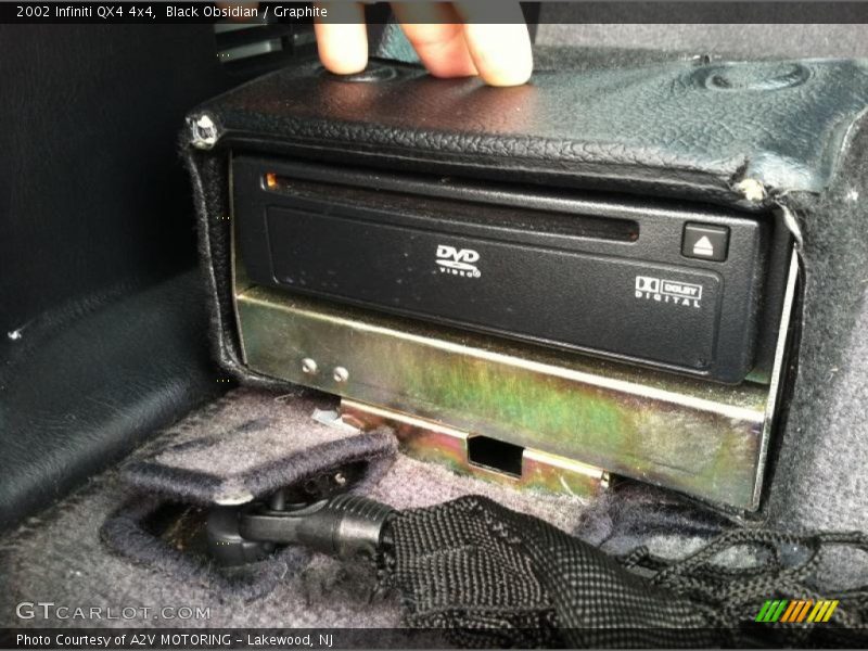 Black Obsidian / Graphite 2002 Infiniti QX4 4x4