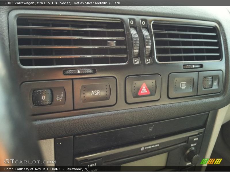 Reflex Silver Metallic / Black 2002 Volkswagen Jetta GLS 1.8T Sedan