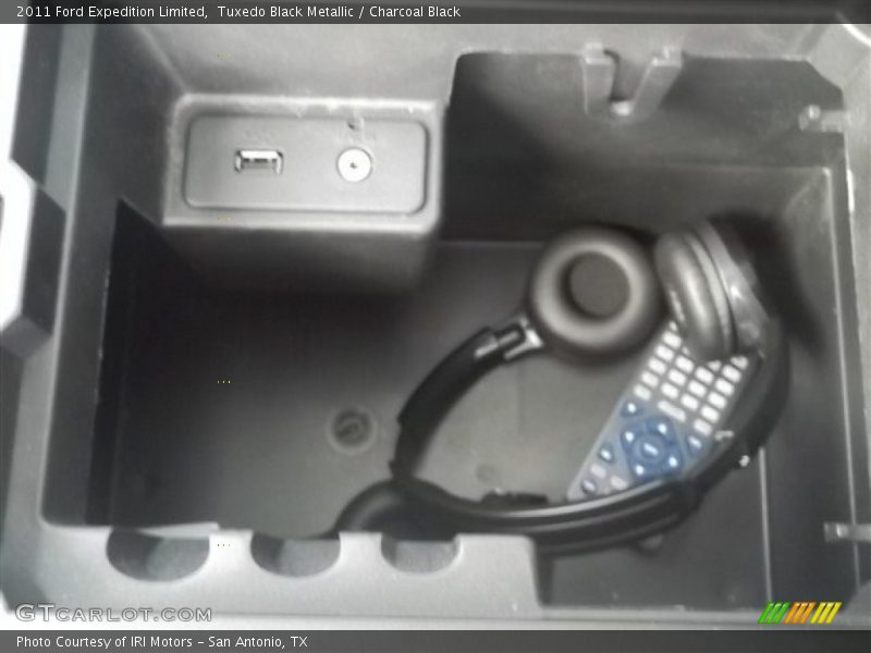 Tuxedo Black Metallic / Charcoal Black 2011 Ford Expedition Limited