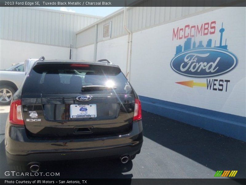 Tuxedo Black Metallic / Charcoal Black 2013 Ford Edge SE