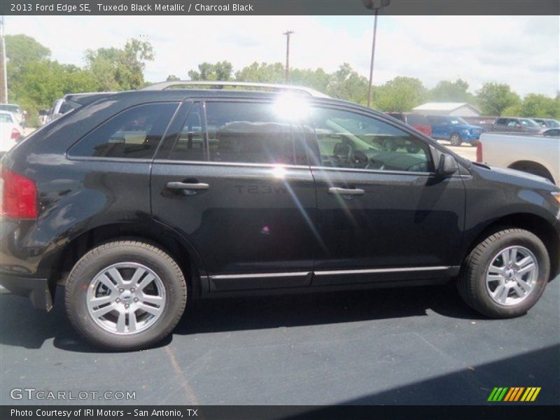 Tuxedo Black Metallic / Charcoal Black 2013 Ford Edge SE
