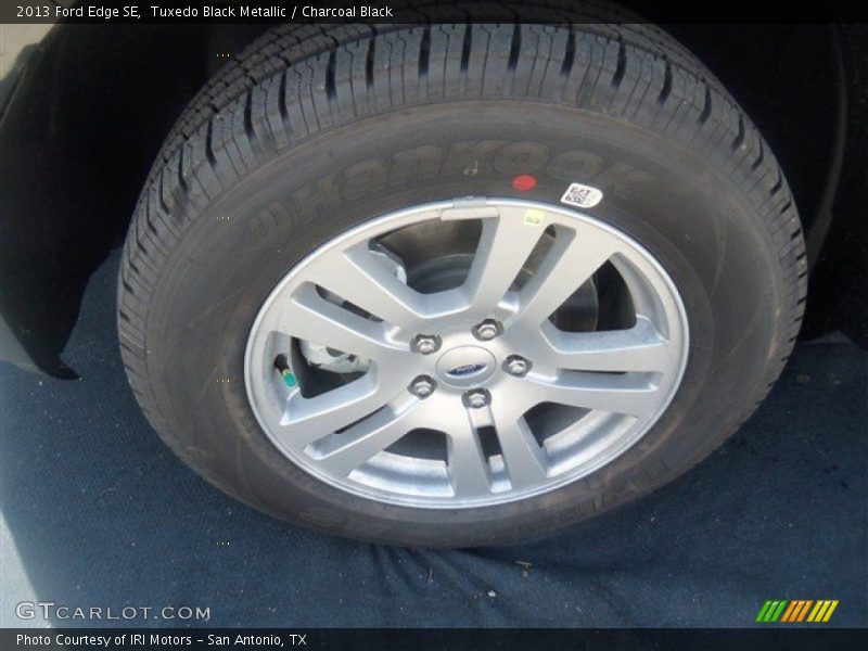 Tuxedo Black Metallic / Charcoal Black 2013 Ford Edge SE