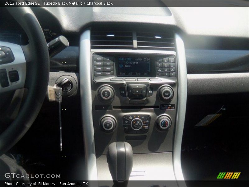 Tuxedo Black Metallic / Charcoal Black 2013 Ford Edge SE