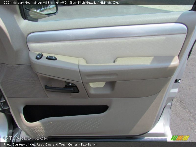 Silver Birch Metallic / Midnight Grey 2004 Mercury Mountaineer V8 Premier AWD