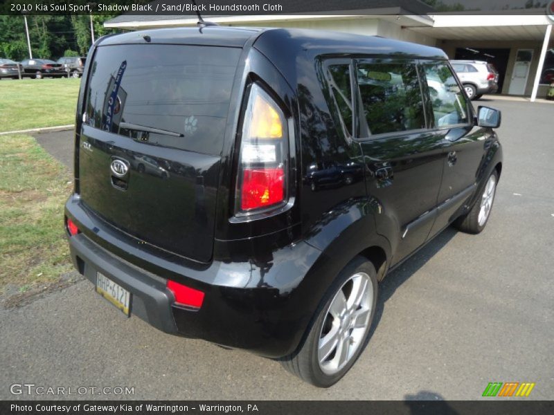 Shadow Black / Sand/Black Houndstooth Cloth 2010 Kia Soul Sport