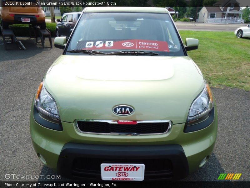 Alien Green / Sand/Black Houndstooth Cloth 2010 Kia Soul !