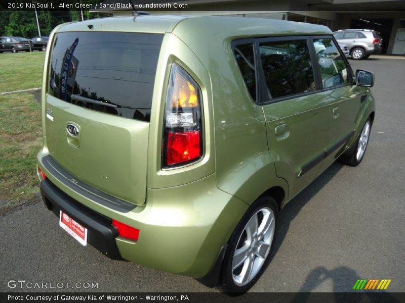 Alien Green / Sand/Black Houndstooth Cloth 2010 Kia Soul !