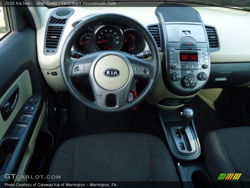 Alien Green / Sand/Black Houndstooth Cloth 2010 Kia Soul !