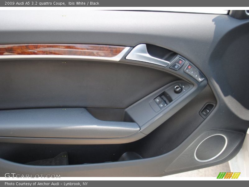 Ibis White / Black 2009 Audi A5 3.2 quattro Coupe