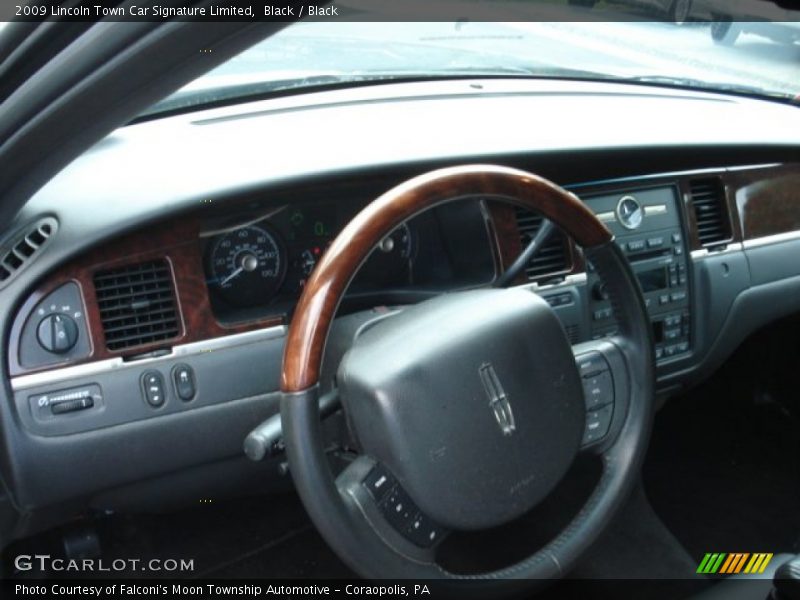 Black / Black 2009 Lincoln Town Car Signature Limited