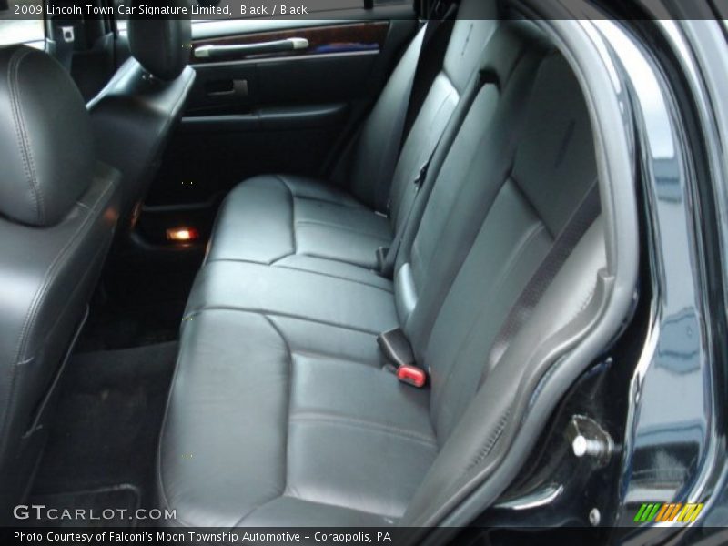 Black / Black 2009 Lincoln Town Car Signature Limited