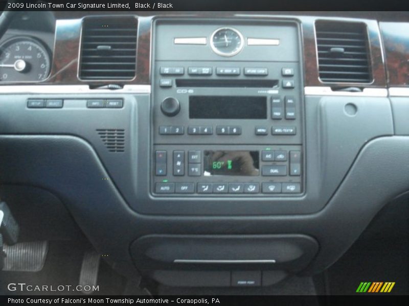 Black / Black 2009 Lincoln Town Car Signature Limited