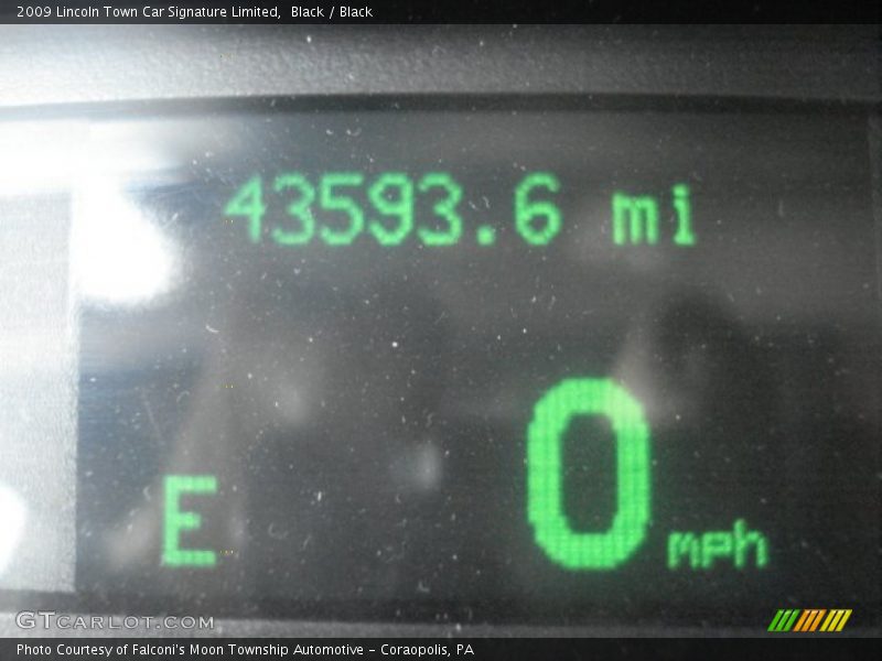 Black / Black 2009 Lincoln Town Car Signature Limited