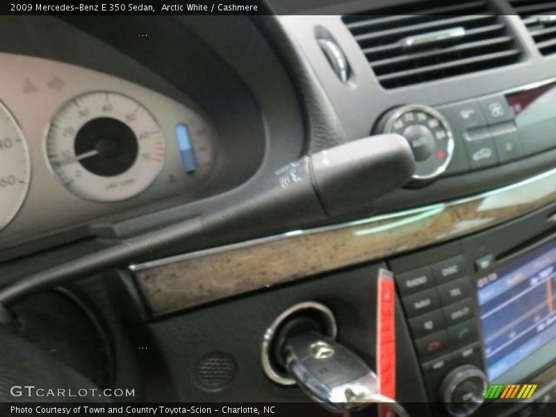 Arctic White / Cashmere 2009 Mercedes-Benz E 350 Sedan