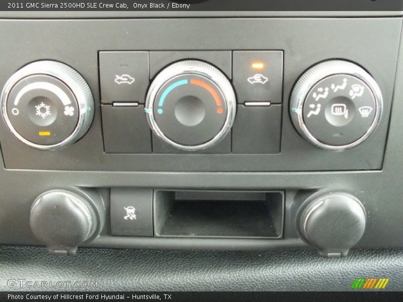 Controls of 2011 Sierra 2500HD SLE Crew Cab