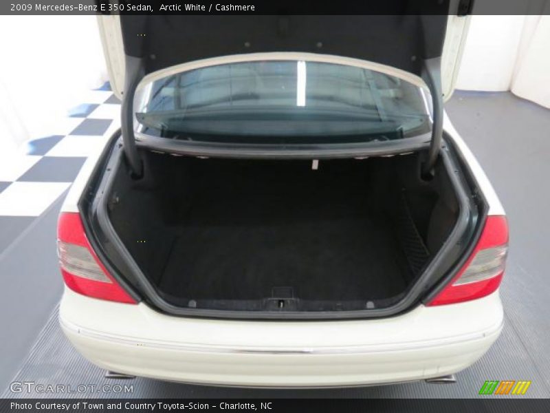 Arctic White / Cashmere 2009 Mercedes-Benz E 350 Sedan