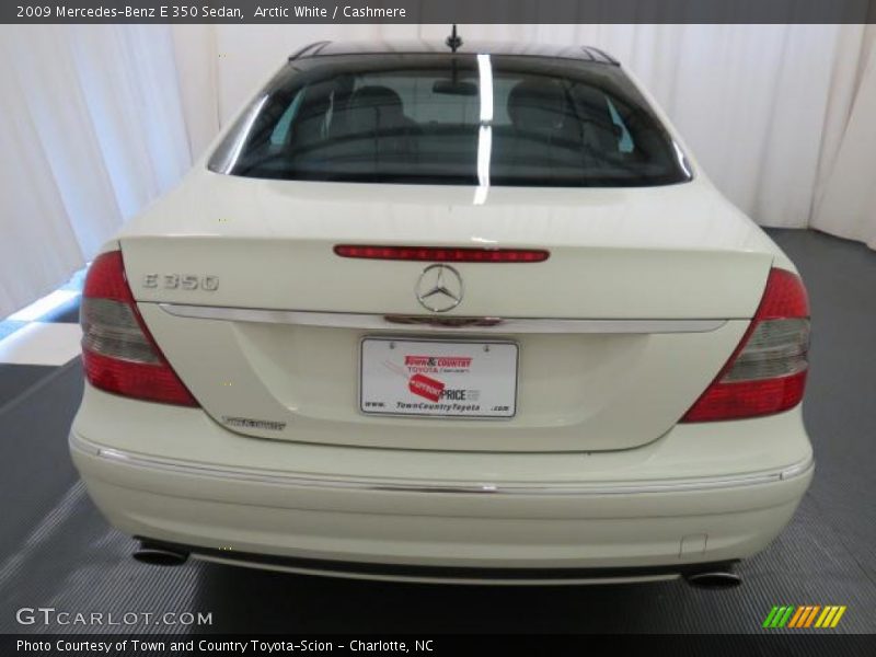 Arctic White / Cashmere 2009 Mercedes-Benz E 350 Sedan
