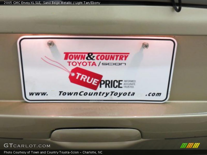 Sand Beige Metallic / Light Tan/Ebony 2005 GMC Envoy XL SLE