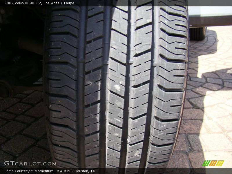 Ice White / Taupe 2007 Volvo XC90 3.2