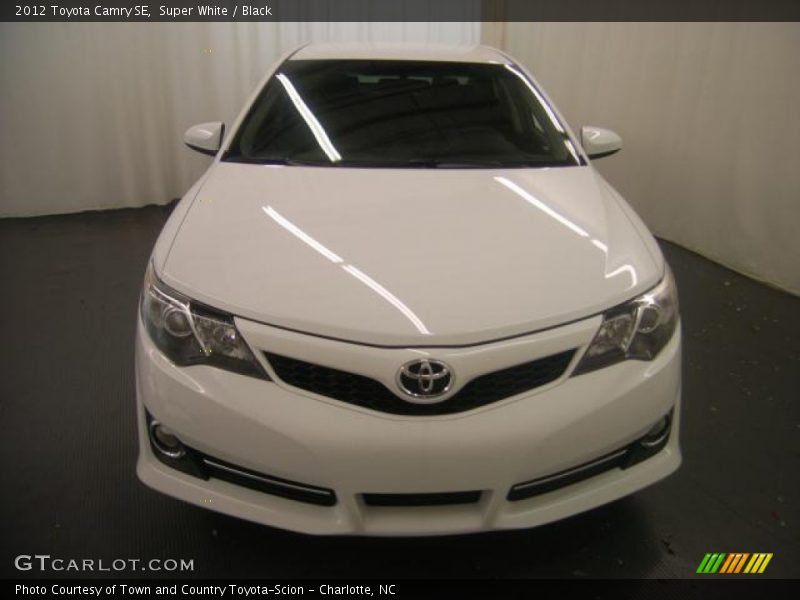 Super White / Black 2012 Toyota Camry SE