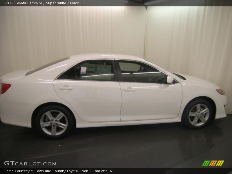Super White / Black 2012 Toyota Camry SE