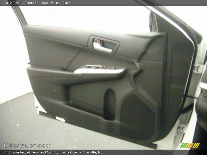 Super White / Black 2012 Toyota Camry SE