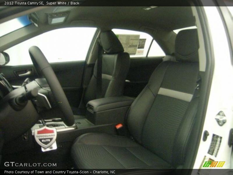 Super White / Black 2012 Toyota Camry SE