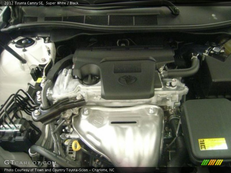 Super White / Black 2012 Toyota Camry SE