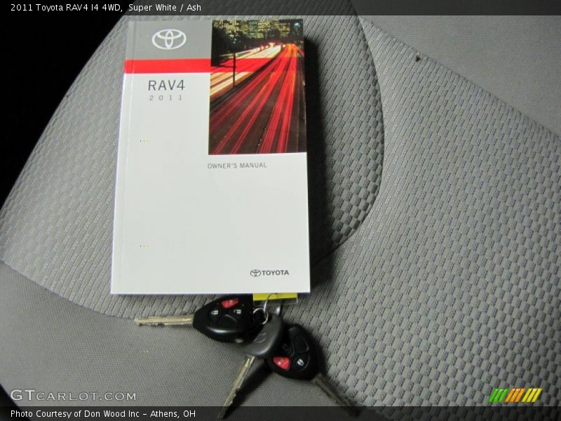 Super White / Ash 2011 Toyota RAV4 I4 4WD