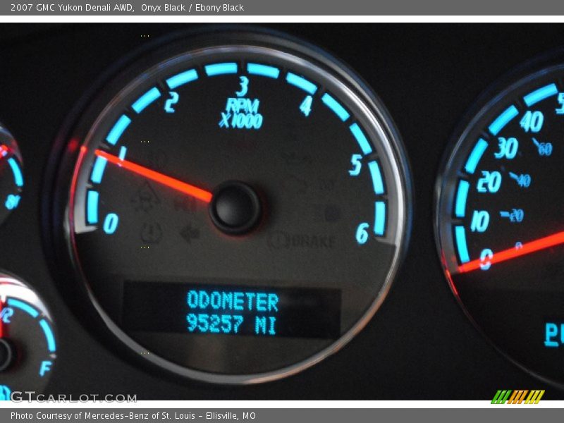 Onyx Black / Ebony Black 2007 GMC Yukon Denali AWD
