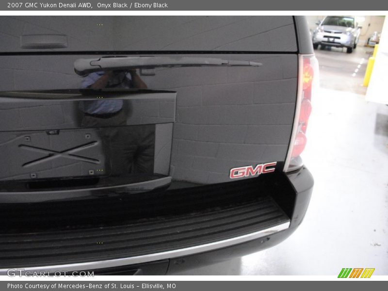 Onyx Black / Ebony Black 2007 GMC Yukon Denali AWD