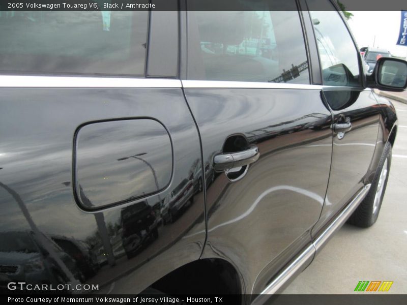 Black / Anthracite 2005 Volkswagen Touareg V6