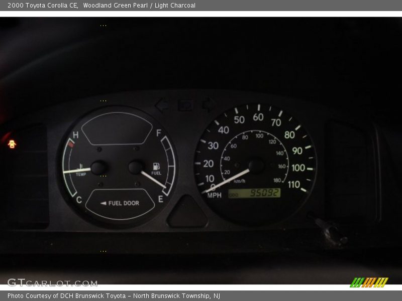 Woodland Green Pearl / Light Charcoal 2000 Toyota Corolla CE