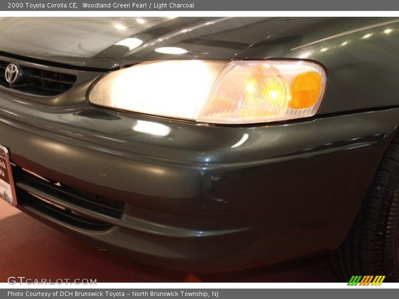 Woodland Green Pearl / Light Charcoal 2000 Toyota Corolla CE