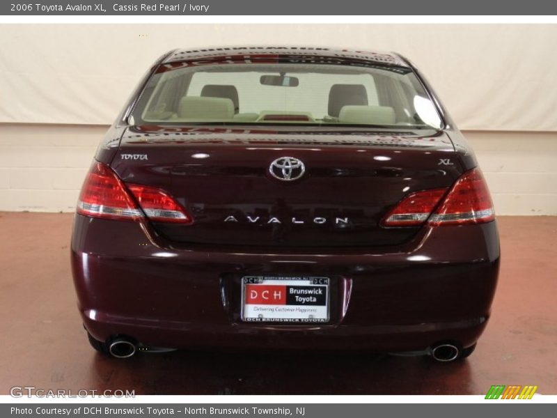 Cassis Red Pearl / Ivory 2006 Toyota Avalon XL