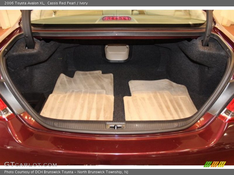 Cassis Red Pearl / Ivory 2006 Toyota Avalon XL